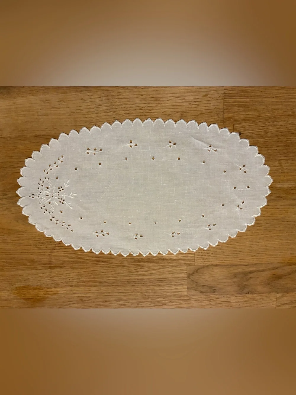 Vintage Classic White Scalloped Linen Doilies.